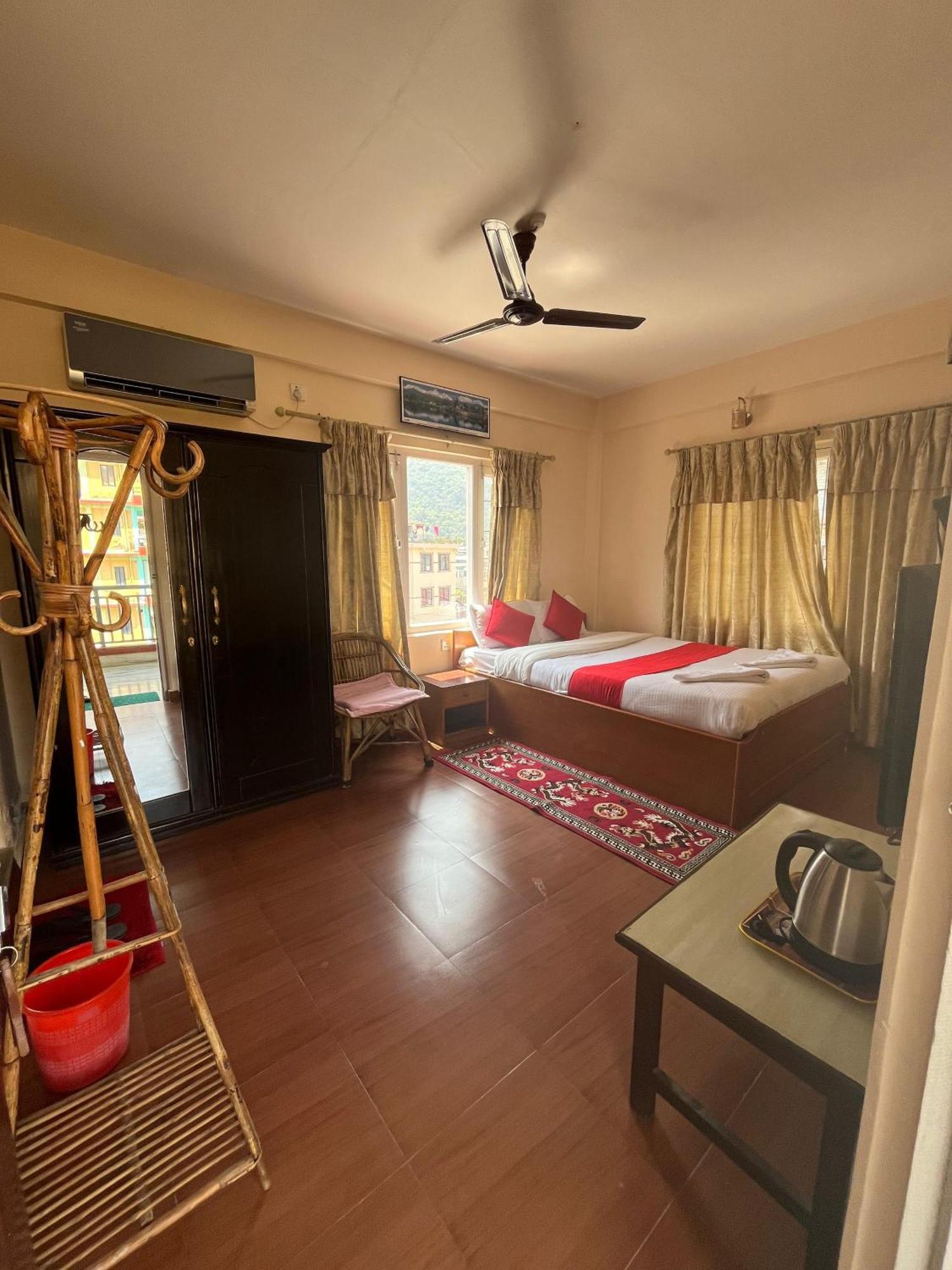 Hotel Global Inn Pokhara Exterior photo