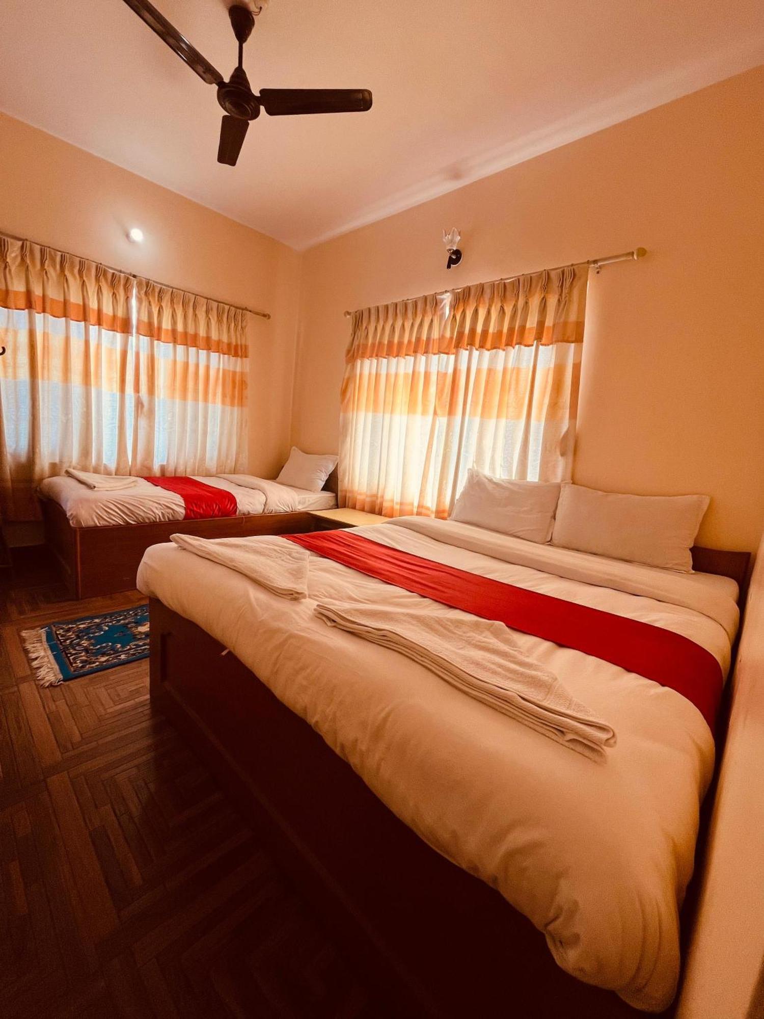 Hotel Global Inn Pokhara Exterior photo